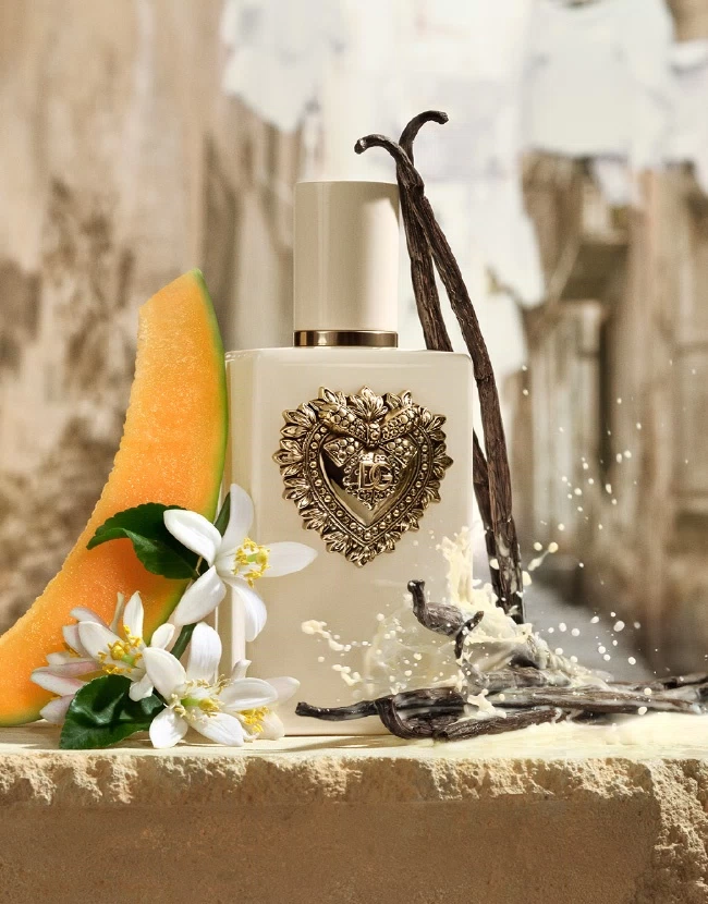 Dolce&Gabbana Your Devotion bottle with melon, vanilla and white flowers