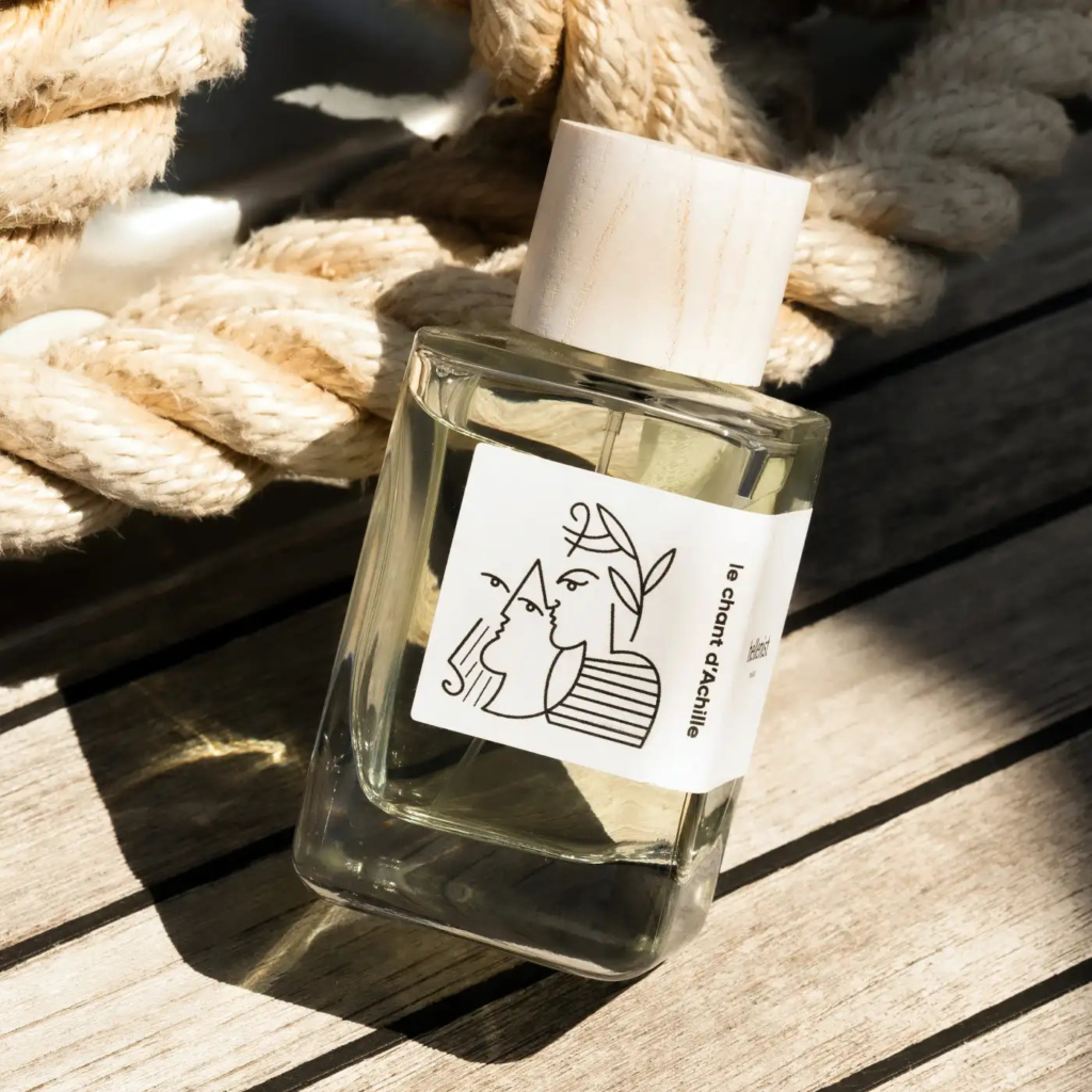 Le Chant d’Achille perfume bottle by Hellenist Parfums beside coiled rope