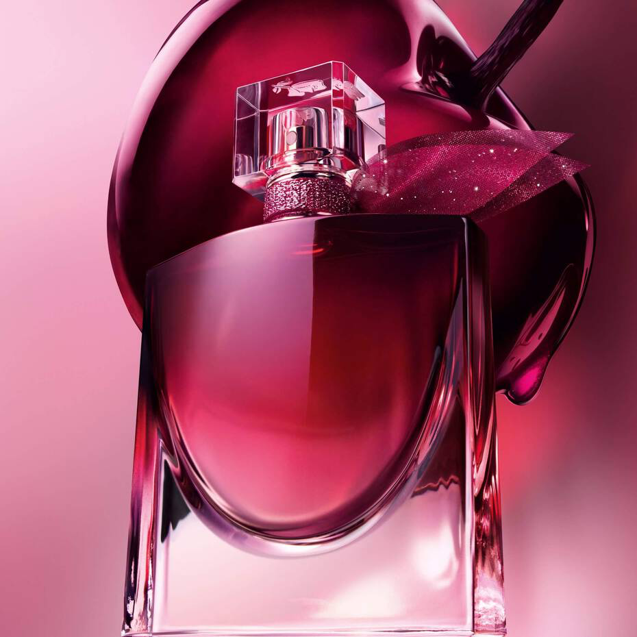 Close-up of the Lancôme La Vie Est Belle Very Cherry dark cherry gradient bottle