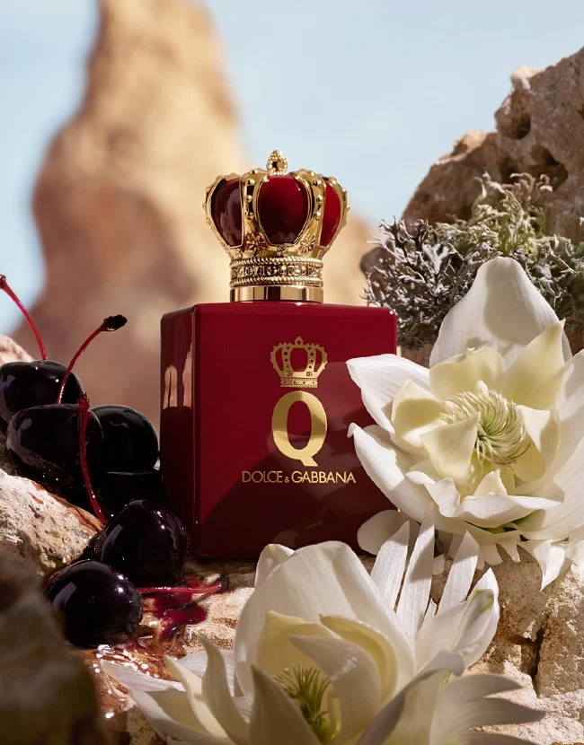 Q by Dolce&Gabbana Elixir bottle with black cherries and white flowers