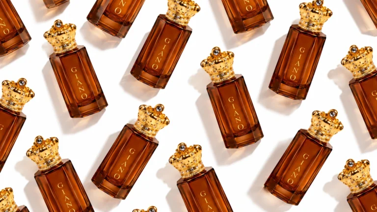 Royal Crown Giano perfume bottles with amber glass and golden crown caps arranged in a diagonal repeating pattern on a white background.